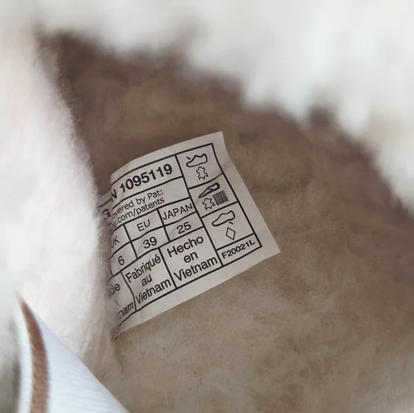 UGG Fluffy Yeah Cream Slippers - Picture 7 of 10